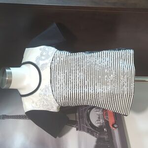 Chic Black and White Striped Short Sleeve Top